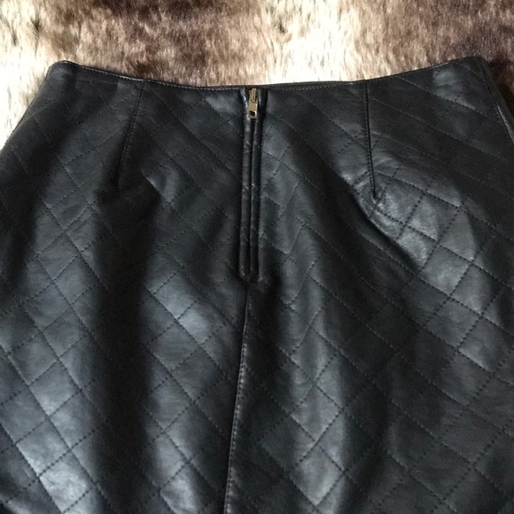 Black leather skirt - Picture 4 of 9